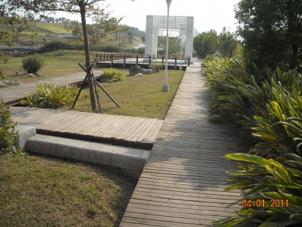 高雄都會公園二期園區第三階段外圍停車場區景觀及水電工程